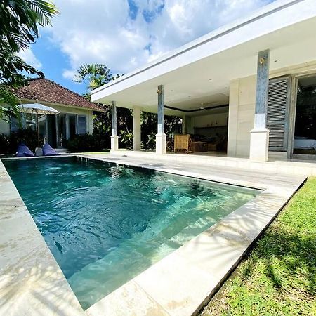 Villa Biru - 500M Batubelig Beach Canggu  Ngoại thất bức ảnh